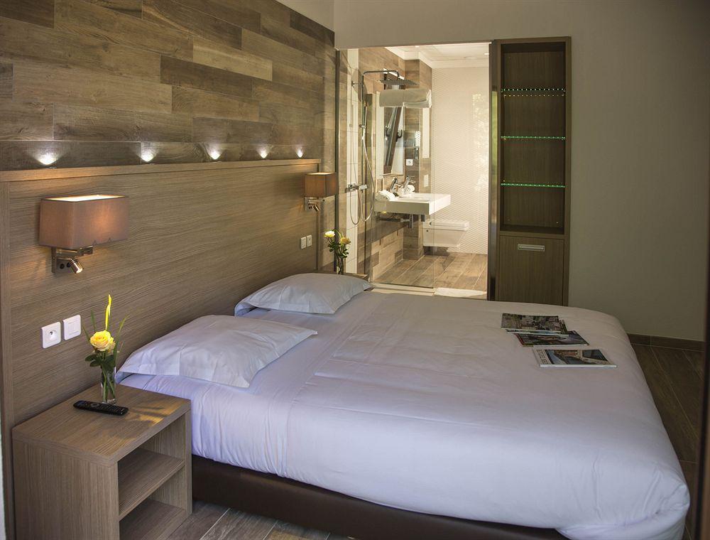 Seventeen Hotel Valbonne Ngoại thất bức ảnh