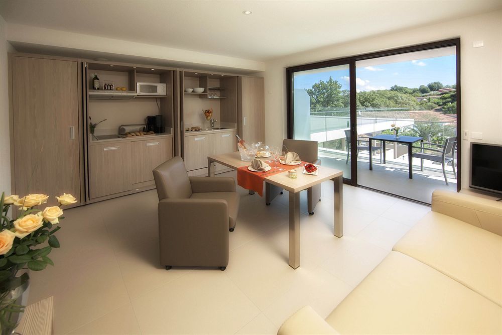 Seventeen Hotel Valbonne Ngoại thất bức ảnh